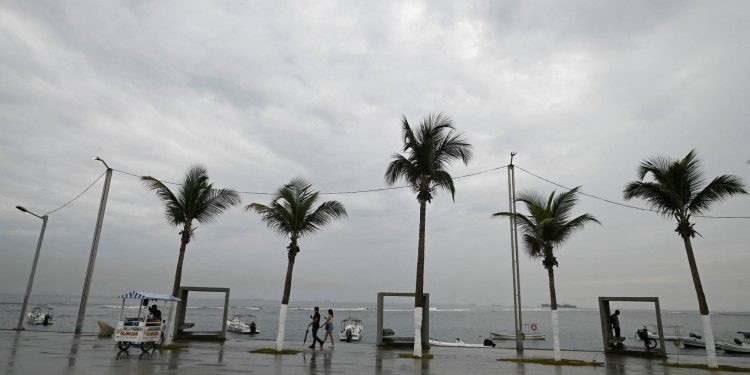 Alberto, the season’s first named tropical storm, brings rain to Texas and Mexico, causing the deaths of three people