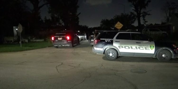 Galveston police officer placed on leave after video shows him punching teen