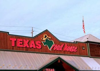 Texas Roadhouse is now selling mini rolls at Walmart stores in Ohio, Kentucky, and Indiana
