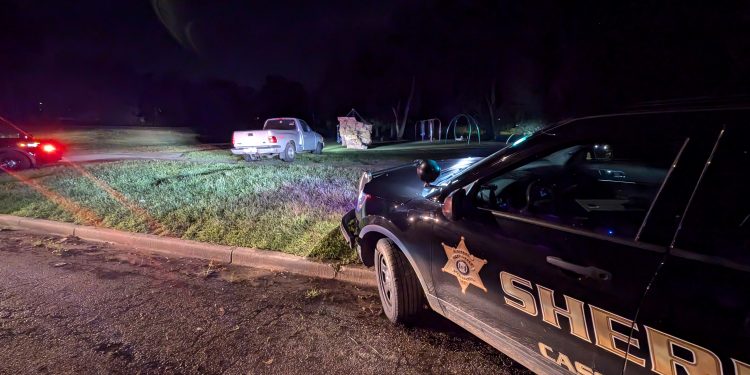 Driver sought after early-morning high-speed chase ends near KCMO park