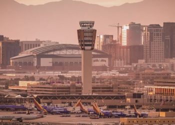 Man arrives at Sky Harbor Airport and discovers the 13-year-old he'd been messaging was an FBI agent