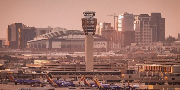 Man arrives at Sky Harbor Airport and discovers the 13-year-old he'd been messaging was an FBI agent