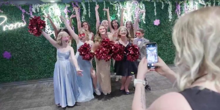 Northeast Ohio hospitals honor teenage patients with prom