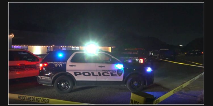 Bar owner in Houston Heights killed and employee injured in shooting during alterca