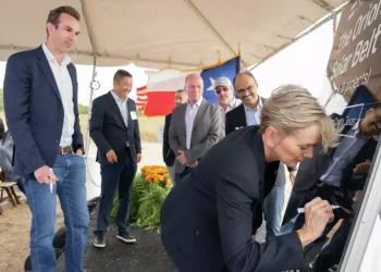 Google's $1 Billion Solar Investment Powers Texas Data Centers with Clean Energy