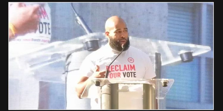 Houston's '10,000 Black Men' Group Holds Rally at City Hall, Encouraging Voter Engagement before Election Day