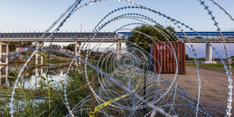 Feds can't destroy razor wire TX installed near Eagle Pass, appeals court rules