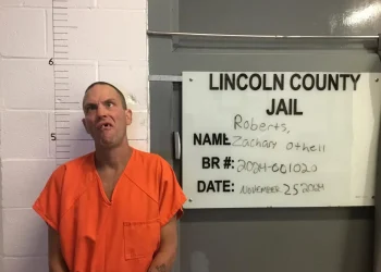 Stroud man arrested after allegedly threatening kids with hammer