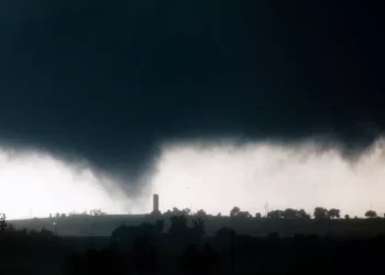 Tornado strikes Oklahoma despite weather service warning