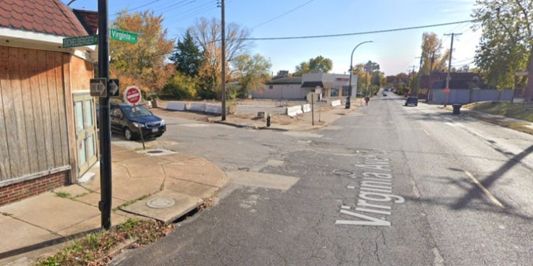 Woman Robbed at Gunpoint by Acquaintance During Car Ride in St. Louis