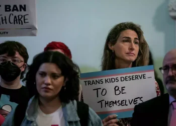 Advocates warn transgender Texans not to seek license gender change