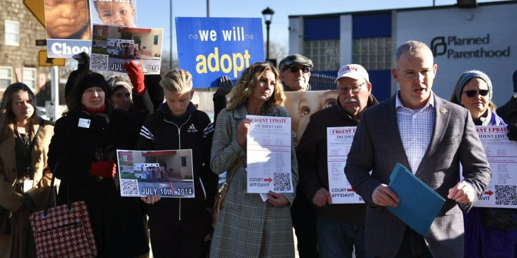 Anti-abortion lawmakers, activists call on Missouri court to rule against Planned Parenthood