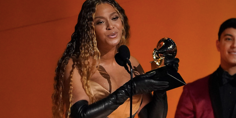 Beyoncé Donates $100,000 to University of Houston