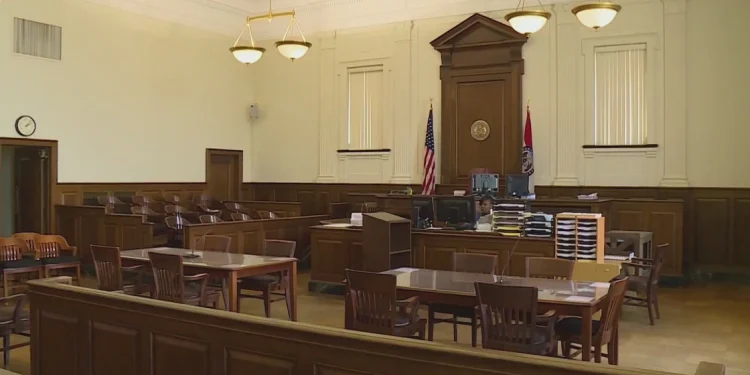Judge strikes down part of Missouri law restricting access to court records