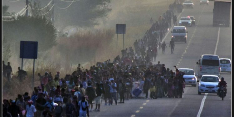 Mexican Authorities Break Up Two Migrant Caravans En Route to the Southern Border Amidst the Trump Administration's Presence