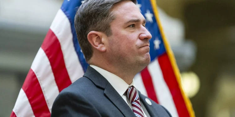 Missouri’s attorney general says abortions after viability remain illegal under new amendment