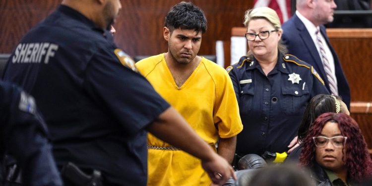 Prosecutors will seek the death penalty for 2 Venezuelan men accused of killing Texas girl
