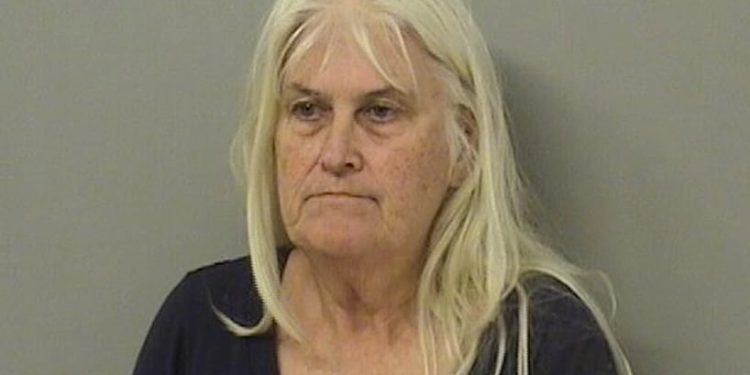 Woman was paid by parents to take care of their children only to force them to sleep on the floor,