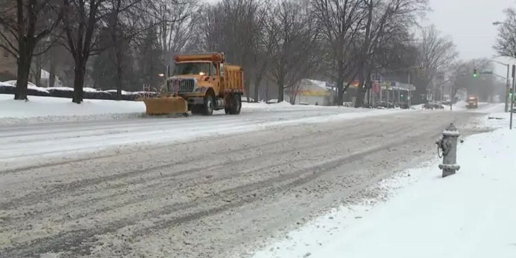NJ declares state of emergency due to Sunday snowstorm; Pa and NJ impose highway restrictions before snowfall