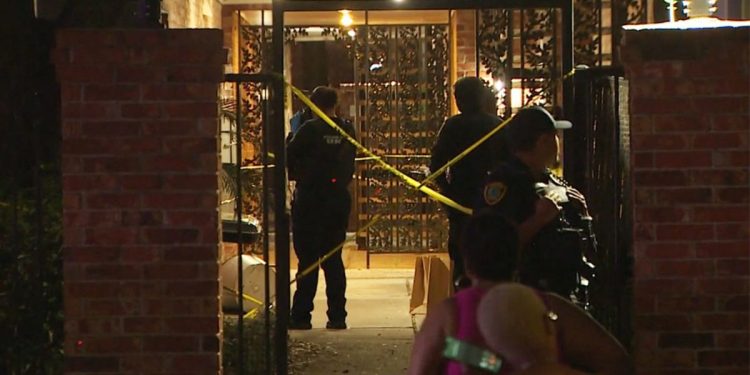 Woman stabbed and died; man detained