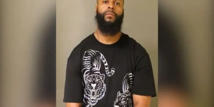 Eight-month Pregnant Woman Died In Front Of Her Six And Fifteen-year-old Children When Her Ex-boyfriend, Whom She Confronted Outside Her Home, Shot Her Three Times In The Head; Boyfriend Sentenced