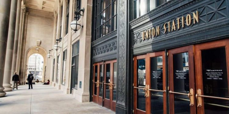 La Real Estate Agent Had 164 Pounds Of Cocaine In His Luggage At Chicago Union Station: Prosecutors