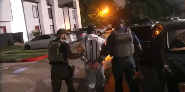 ICE apprehends 422 illegal migrants in Houston sweep, including suspects wanted for murder, arson