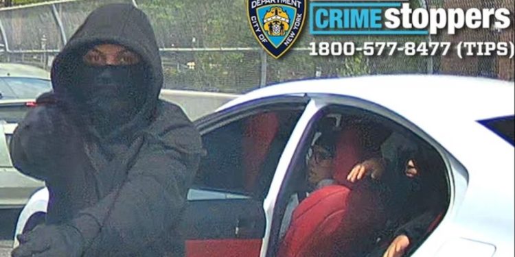 Police Searching For 3 Men Who Allegedly Robbed $12,500 At Gunpoint From Man In NYC