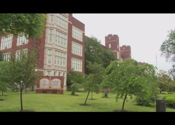 Three DC high school students robbed at gunpoint on the way to school