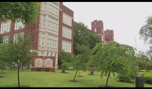 Three DC high school students robbed at gunpoint on the way to school