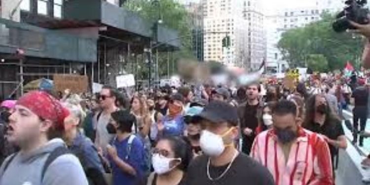 Dozens Apprehended As Protesters March Through Lower Manhattan Over Trump’s Immigration Policies