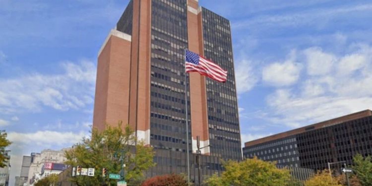 Pennsylvania immigration officer indicted with allegedly soliciting bribes from applicants