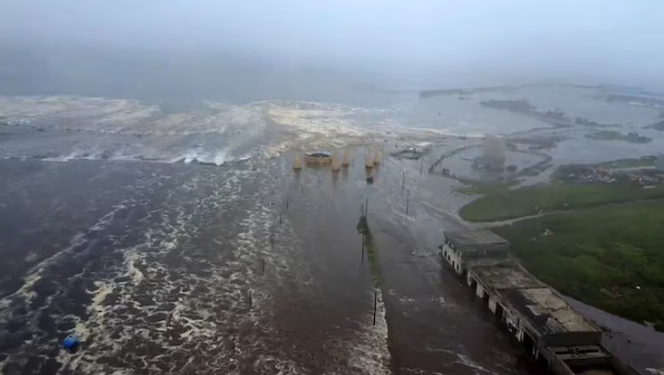 Tsunami Waves Reach Hawaii After Powerful 8.8 Earthquake Near Russia; Alerts Issued for U.S. West Coast